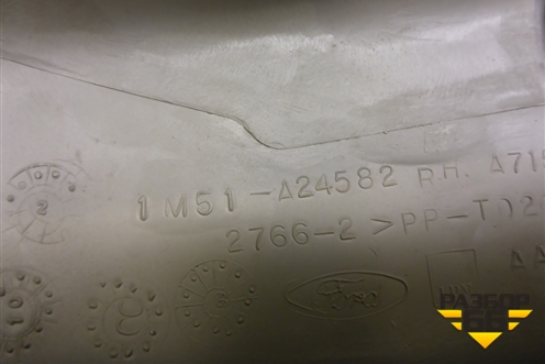 Обшивка стойки центральная верхняя правая (1M51A24582) для Ford Focus 1 с 1998-2004г