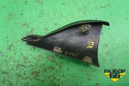 Накладка двери передней правой уголок (2M51A23408GA) для Ford Focus 1 с 1998-2004г