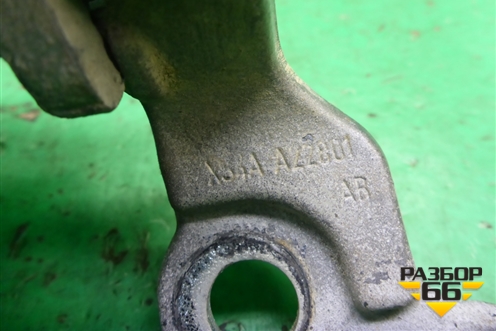 Петля двери передней левой нижняя (XS4AA22801AB) для Ford Focus 1 с 1998-2004г