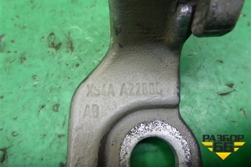 Петля двери передней правой верхняя (XS4AA22800AB) для Ford Focus 1 с 1998-2004г
