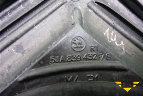 Уплотнитель стекла двери задней правой (лифтбэк) (5JA839432F) для Skoda Rapid с 2013г