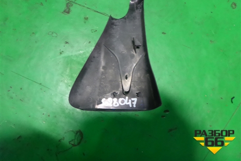 Накладка двери задней правой (с торца задняя) (7L0839916B) для Volkswagen Touareg c 2002-2010г