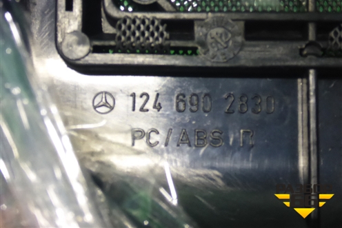 Решетка динамика (правая в заднюю полку) (1246902830) для Mercedes Benz E-Klass W124 с1993-1995г