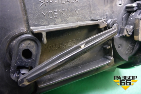 Дефлектор воздушный центральный (9658515377) для Peugeot 408 с 2012г