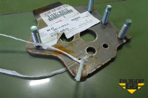 Кронштейн усилителя переднего бампера правый (правый) (5103C60010) для Toyota Land Cruiser (200) с 2008г