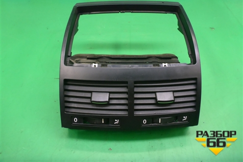 Дефлектор воздушный центральный для Volkswagen Touareg c 2002-2010г
