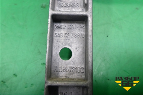 Рамка магнитолы (7L6857318C) для Volkswagen Touareg c 2002-2010г