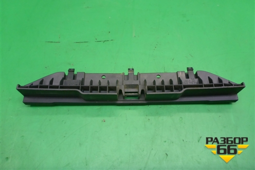 Кронштейн (пола багажника) (7L6864225C) для Volkswagen Touareg c 2002-2010г