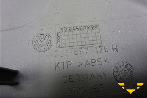 Накладка на торпедо (боковая правая) (7L6857176H) для Volkswagen Touareg c 2002-2010г