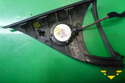 Накладка двери передней левой уголок (7L6837993) для Volkswagen Touareg c 2002-2010г