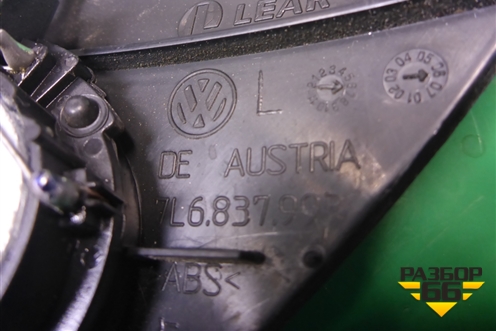 Накладка двери передней левой уголок (7L6837993) для Volkswagen Touareg c 2002-2010г