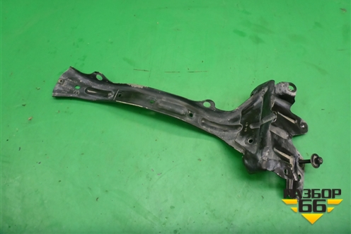 Кронштейн передней панели центральный (7L0805799D) для Volkswagen Touareg c 2002-2010г