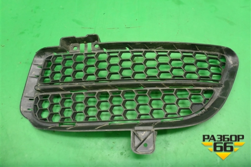 Решетка в передний бампер левая (7L6853665B) для Volkswagen Touareg c 2002-2010г