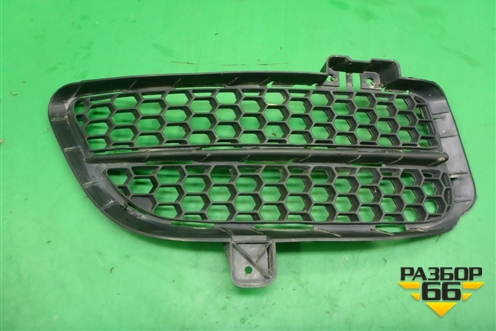 Решетка в передний бампер правая (7L6853665B) для Volkswagen Touareg c 2002-2010г