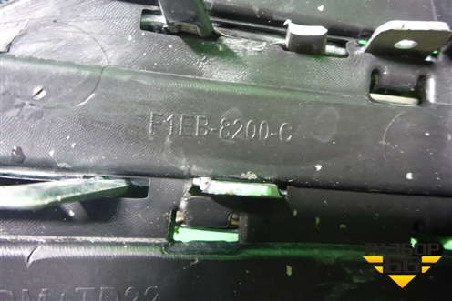 Решетка радиатора (после 2015г) (F1EB8200C) для Ford Focus 3 с 2011г