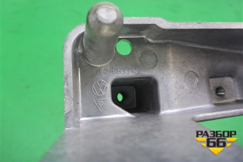 Кронштейн (подлокотника) (7L0863345) для Volkswagen Touareg c 2002-2010г
