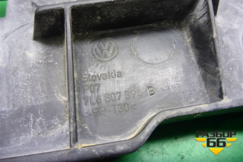 Кронштейн заднего бампера правый (7L6807394B) для Volkswagen Touareg c 2002-2010г