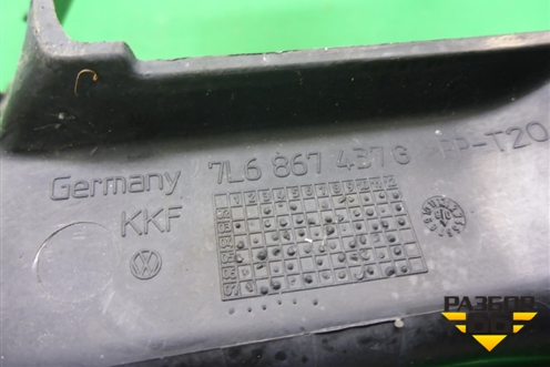 Накладка декоративная (на петлю двери багажника левая) (7L6867437G) для Volkswagen Touareg c 2002-2010г