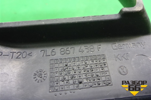 Накладка декоративная (на петлю двери багажника правая) (7L6867438F) для Volkswagen Touareg c 2002-2010г