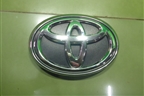 Эмблема (на решетку радиатора после 2020г) (531290K140) ( 753100K080) для Toyota Fortuner с 2016г