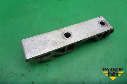 Кронштейн переднего стабилизатора (7L0411063B) для Volkswagen Touareg c 2002-2010г