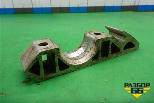 Кронштейн переднего стабилизатора (7L0411063B) для Volkswagen Touareg c 2002-2010г