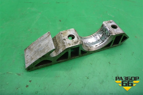Кронштейн переднего стабилизатора (7L0411063B) для Volkswagen Touareg c 2002-2010г