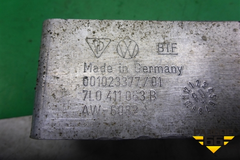 Кронштейн переднего стабилизатора (7L0411063B) для Volkswagen Touareg c 2002-2010г