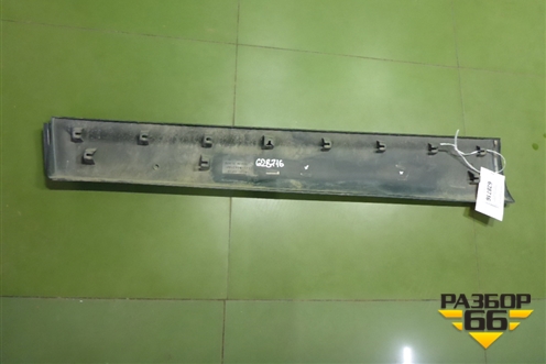 Накладка двери передней правой (808704EA0A) для Nissan Qashqai (J11E) с 2013г