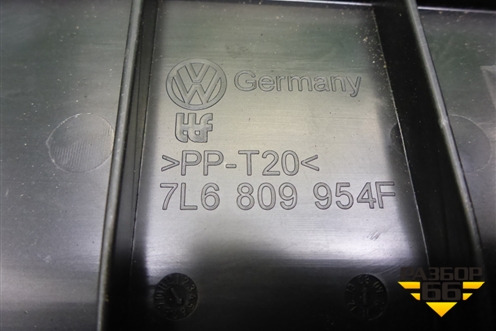 Накладка внутренняя (на дверь багажника) (7L6809954F) для Volkswagen Touareg c 2002-2010г