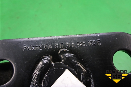 Замок спинки заднего сиденья (ответная часть правый) (7L0886162E) для Volkswagen Touareg c 2002-2010г