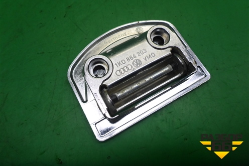 Крепление для багажа (1K0864203) для Volkswagen Touareg c 2002-2010г