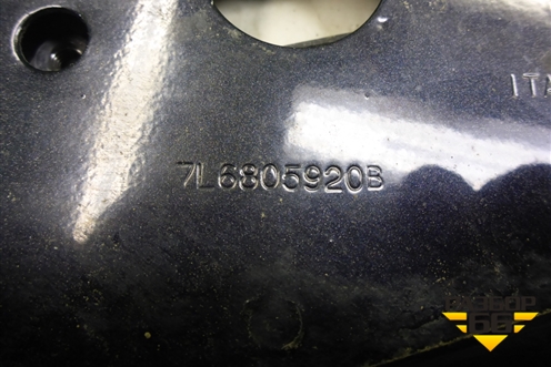 Кронштейн переднего крыла правый (7L6805920B) для Volkswagen Touareg c 2002-2010г