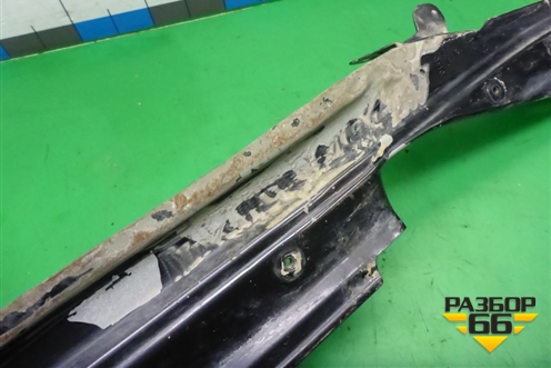 Кронштейн переднего крыла правый (7L6805920B) для Volkswagen Touareg c 2002-2010г