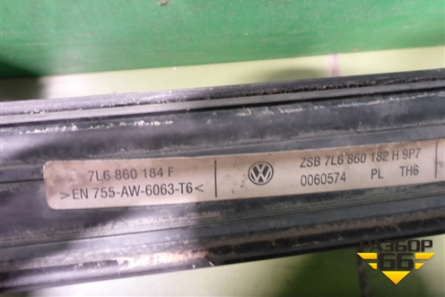 Рейлинг на крышу правый (7L6860182H) для Volkswagen Touareg c 2002-2010г