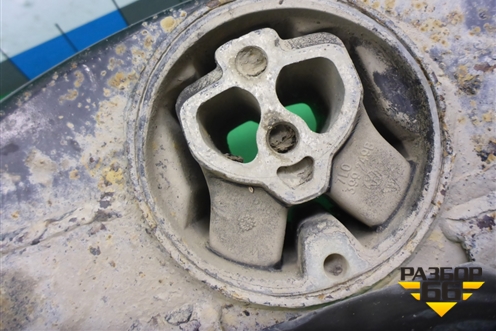 Балка крепления раздатки (7L0399227) для Volkswagen Touareg c 2002-2010г