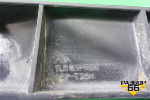 Кронштейн заднего бампера левый (под фонарь) (7L6807861) для Volkswagen Touareg c 2002-2010г