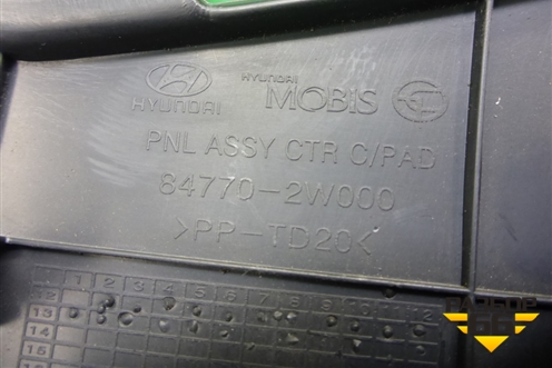Накладка на торпедо (847702W000) для Hyundai Grand Santa Fe с 2012-2018г