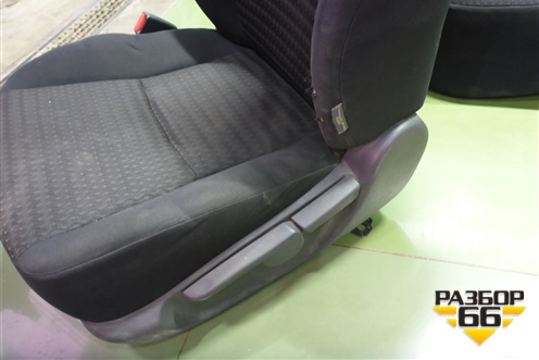 Сиденья комплект (AIR BAG подогрев) для Toyota Corolla (E15) с 2006-2013г