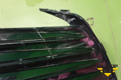 Решетка в передний бампер центральная (после 2020г) (5310206570) для Toyota Camry V70 с 2017г (Камри)