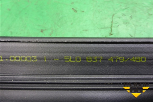 Накладка стекла переднего левого (5L0837479) для Skoda Yeti с 2009г