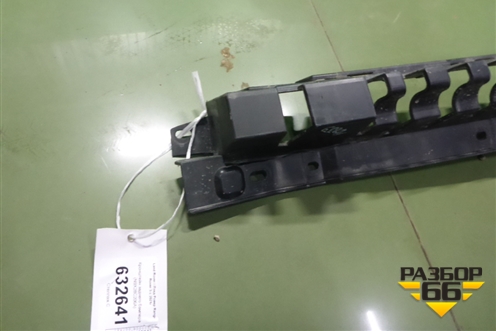 Кронштейн заднего бампера (N9X28C206A) для Land Rover Range Rover 5 с 2021г