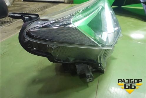 Фара правая (после 2015 галоген) (8117042650) для Toyota Rav-4 с 2012-2019г