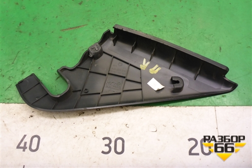 Накладка двери передней правой уголок (5L0837974) для Skoda Yeti с 2009г
