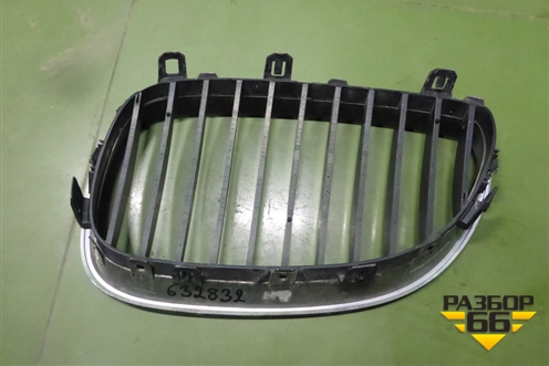 Решетка радиатора правая (51137027066) для BMW 5-серия Е60/Е61 с 2003-2009г