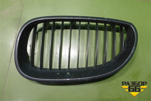 Решетка радиатора левая (51137027065) для BMW 5-серия Е60/Е61 с 2003-2009г
