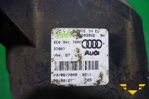 Фара противотуманная правая (8E0941700C) для Audi A4 (В7) с 2004-2009г