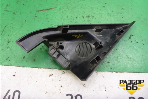 Накладка двери передней левой уголок (7221A413) для Mitsubishi Pajero/Montero с 2007г