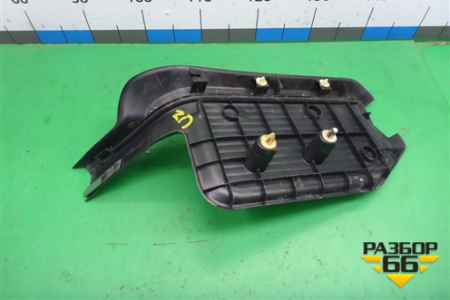 Накладка порога внутренняя заднего правого (MR402154) для Mitsubishi Pajero/Montero с 2007г