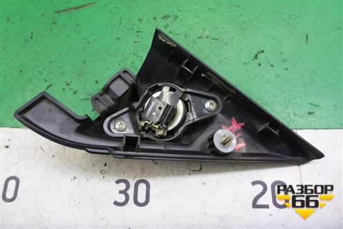 Накладка двери передней правой уголок (7221A414) для Mitsubishi Pajero/Montero с 2007г